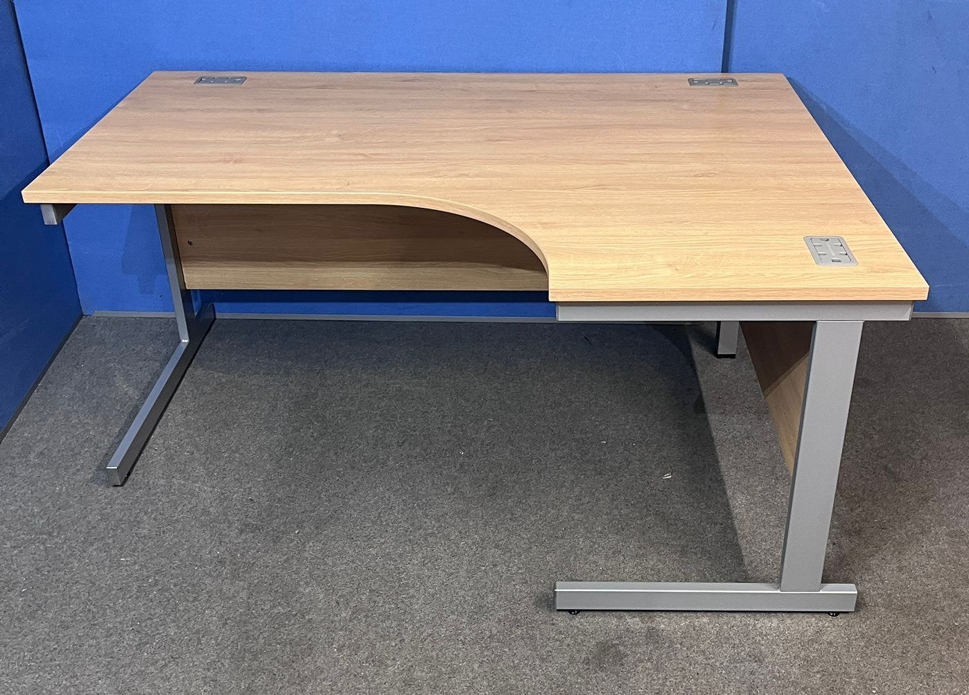 1600mm Right Hand Curved Desk Verade Oak (used)