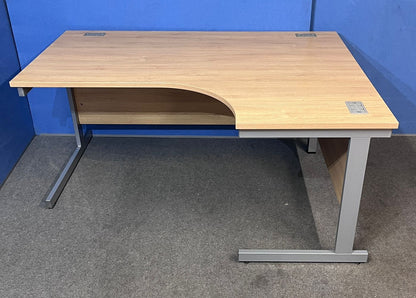 1600mm Right Hand Curved Desk Verade Oak (used)