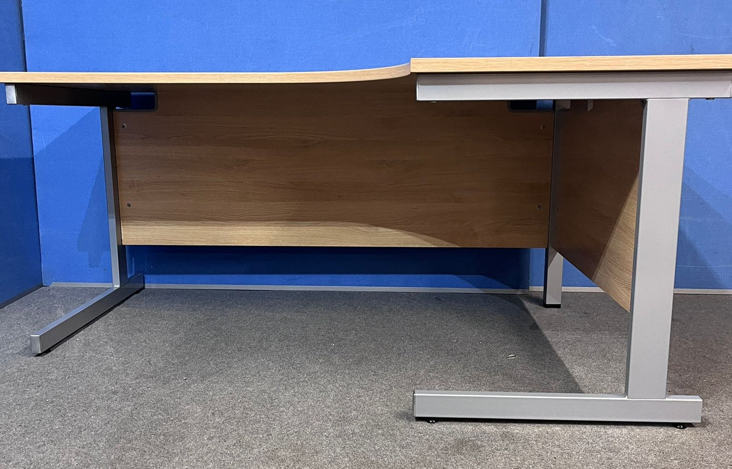 1600mm Right Hand Curved Desk Verade Oak (used)
