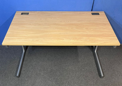 1400x800mm Straight Desk Verade Oak (used)