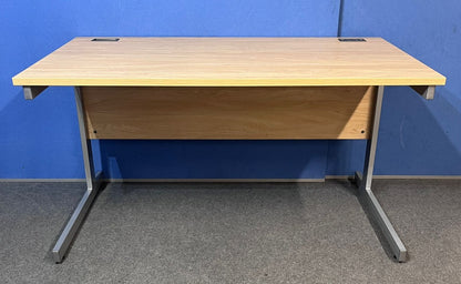 1400x800mm Straight Desk Verade Oak (used)