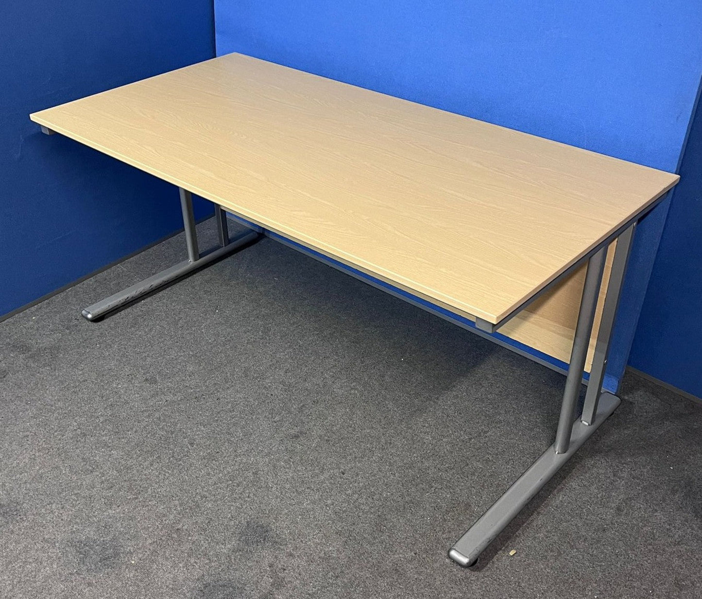 1600x800mm Straight Desk Maple (used)