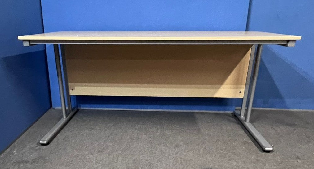 1600x800mm Straight Desk Maple (used)