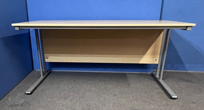 1600x800mm Straight Desk Maple (used)