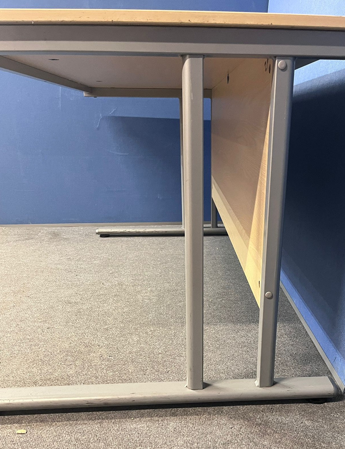 1600x800mm Straight Desk Maple (used)