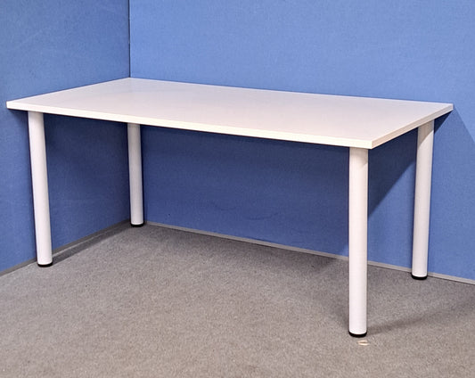 1600x800mm Table with Tubular Legs White (used)