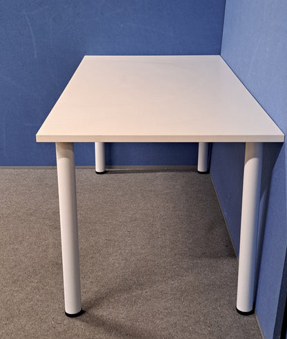 1600x800mm Table with Tubular Legs White (used)
