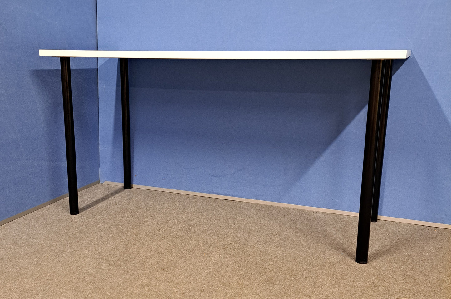 1400x600mm Table with Tubular Legs White (used)