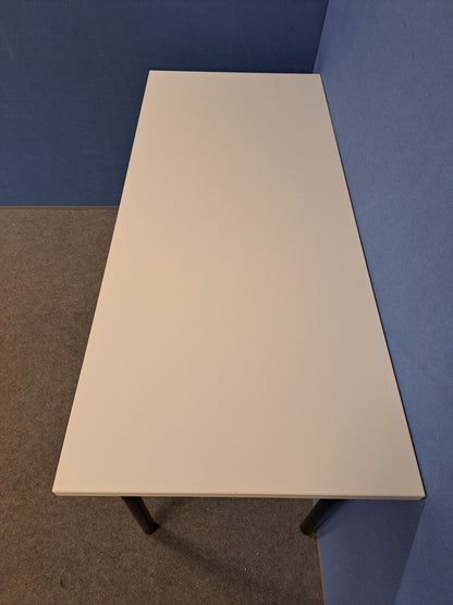 1400x600mm Table with Tubular Legs White (used)