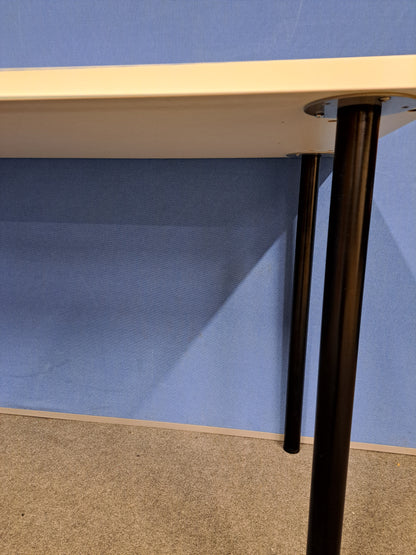 1400x600mm Table with Tubular Legs White (used)