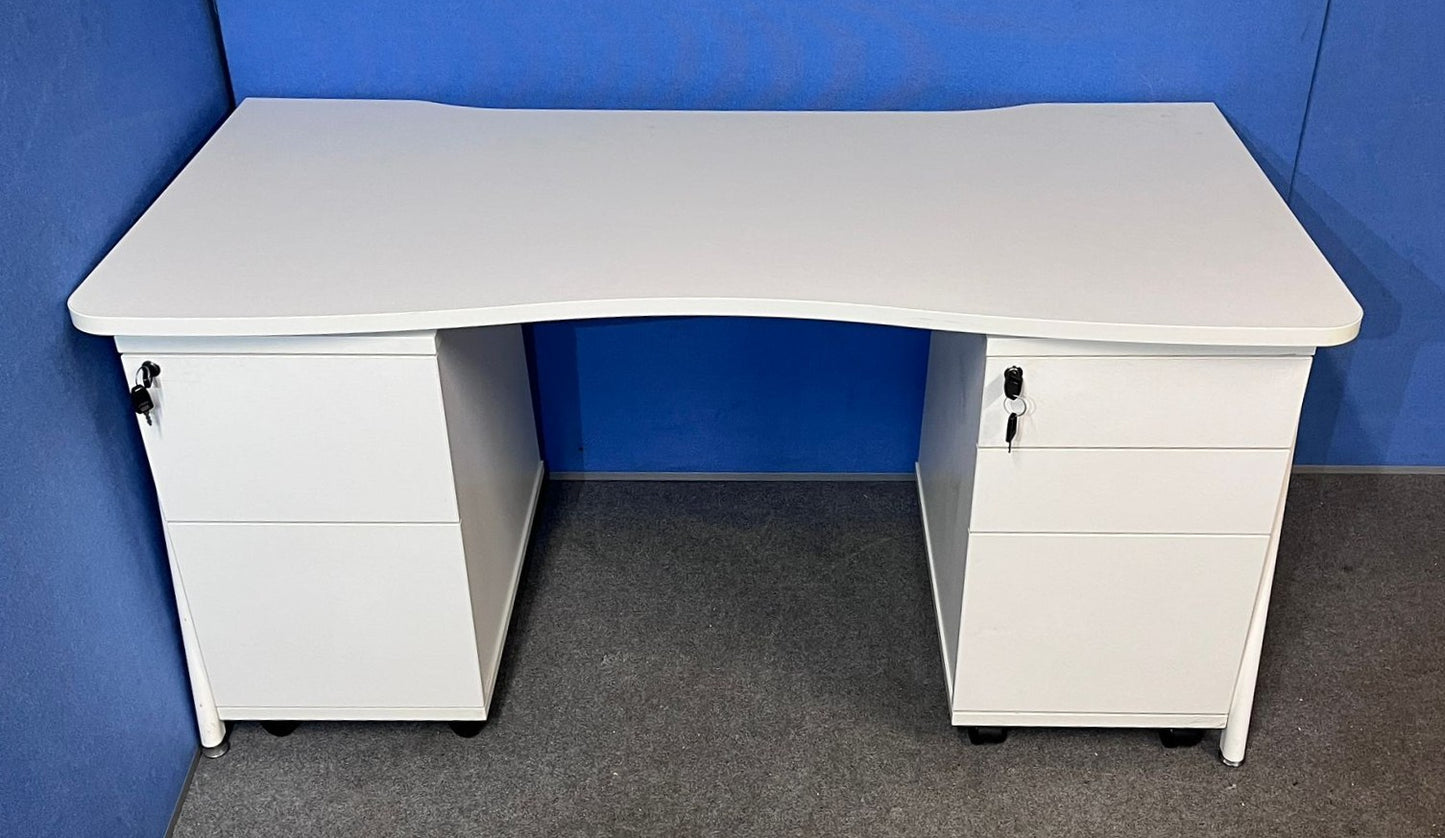 1600x800mm Straight Desk inc 2 Mobile Pedestals in White (used)