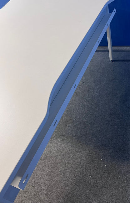 1600x800mm Straight Desk inc 2 Mobile Pedestals in White (used)