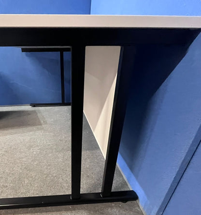 1600x800mm Straight Desk inc 3 Drawer Mobile Pedestal in White (used)