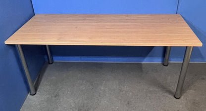 1800x800mm Table with Tubular Legs Oak (used)