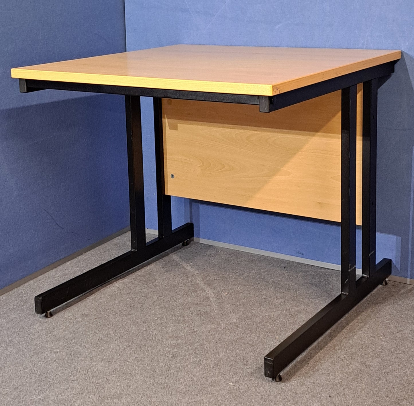 800x800mm Straight Desk Beech (used)