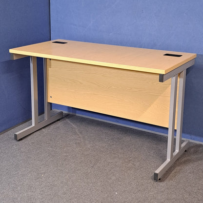 1200x600mm Straight Desk Maple (used)