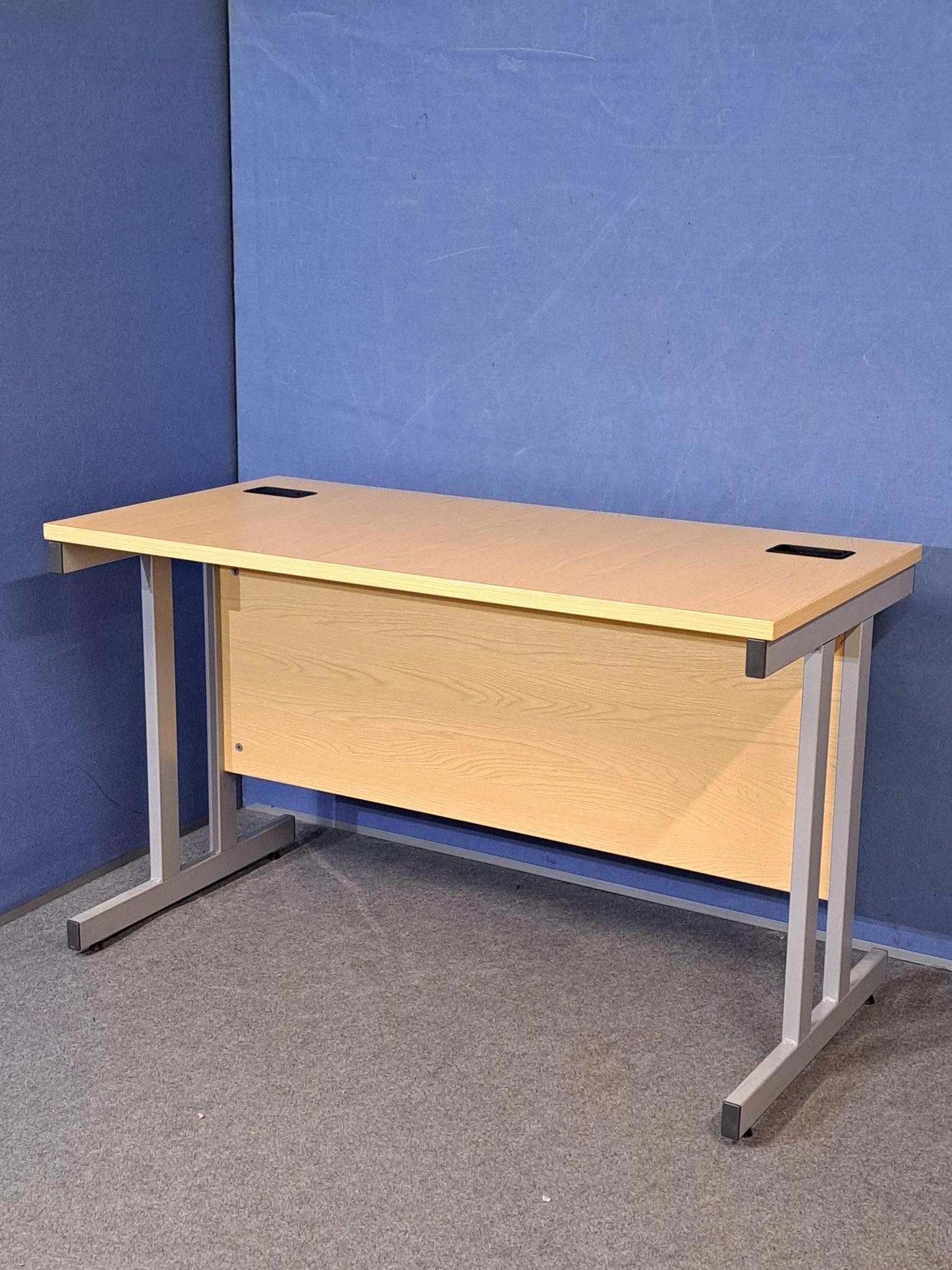 1200x600mm Straight Desk Maple (used)