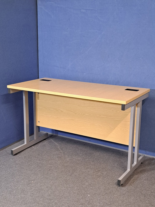 1200x600mm Straight Desk Maple (used)