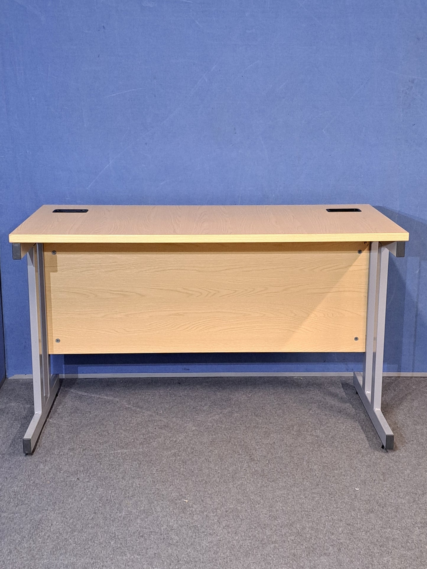1200x600mm Straight Desk Maple (used)