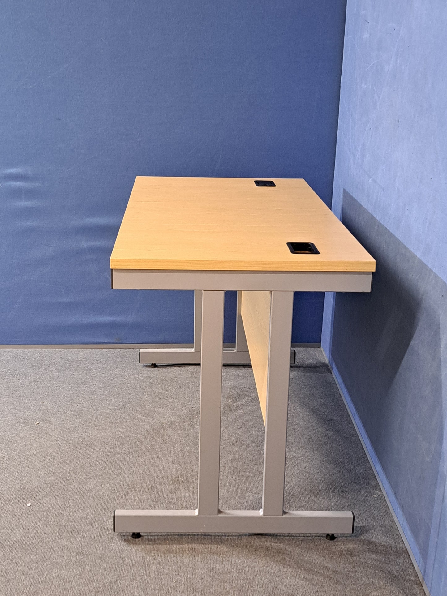 1200x600mm Straight Desk Maple (used)
