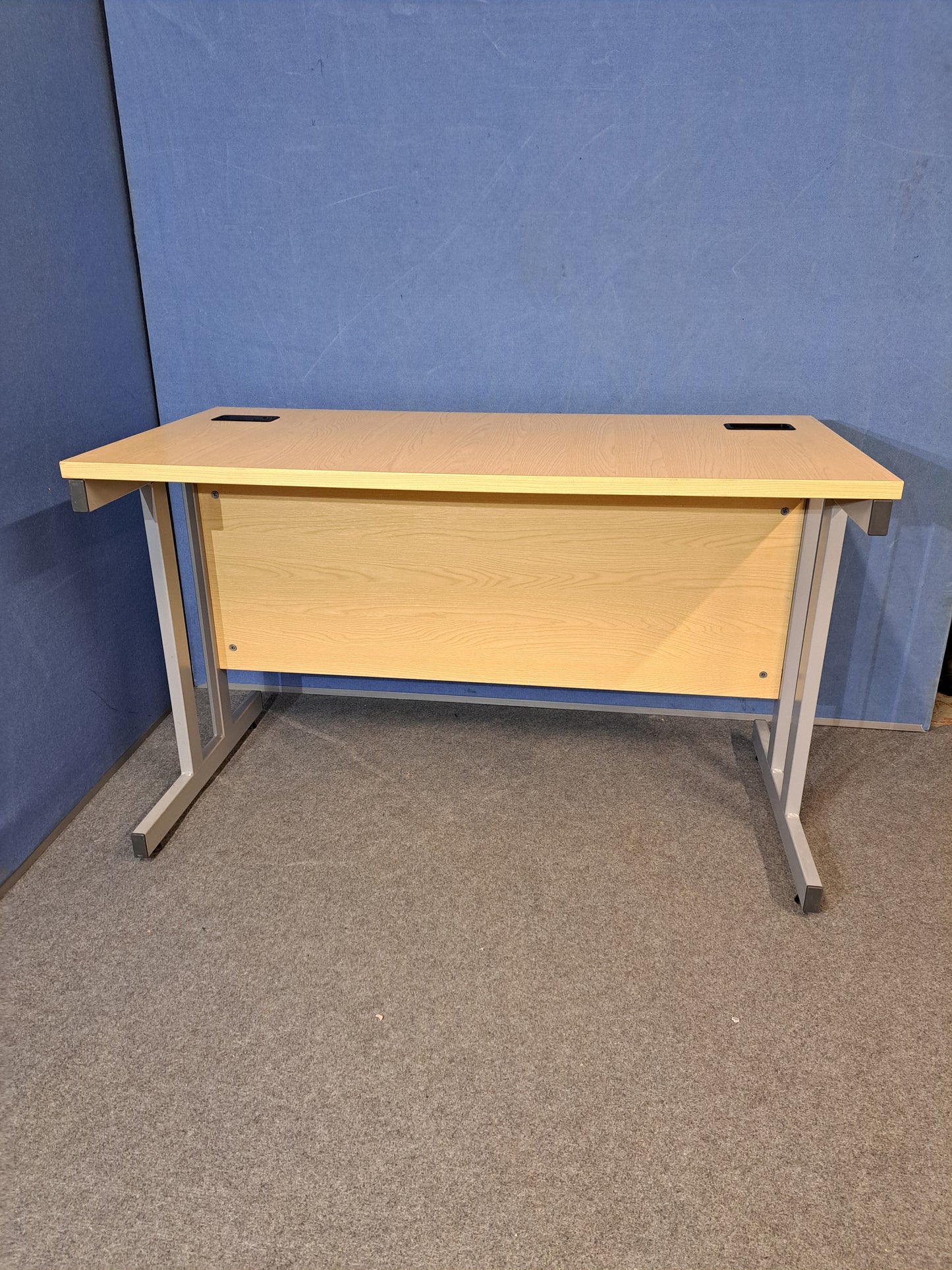 1200x600mm Straight Desk Maple (used)