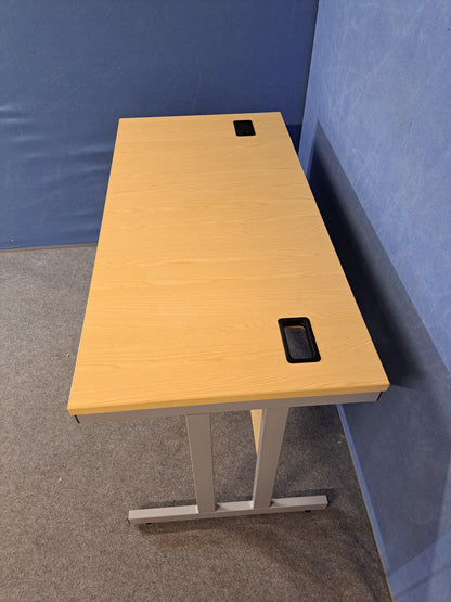 1200x600mm Straight Desk Maple (used)