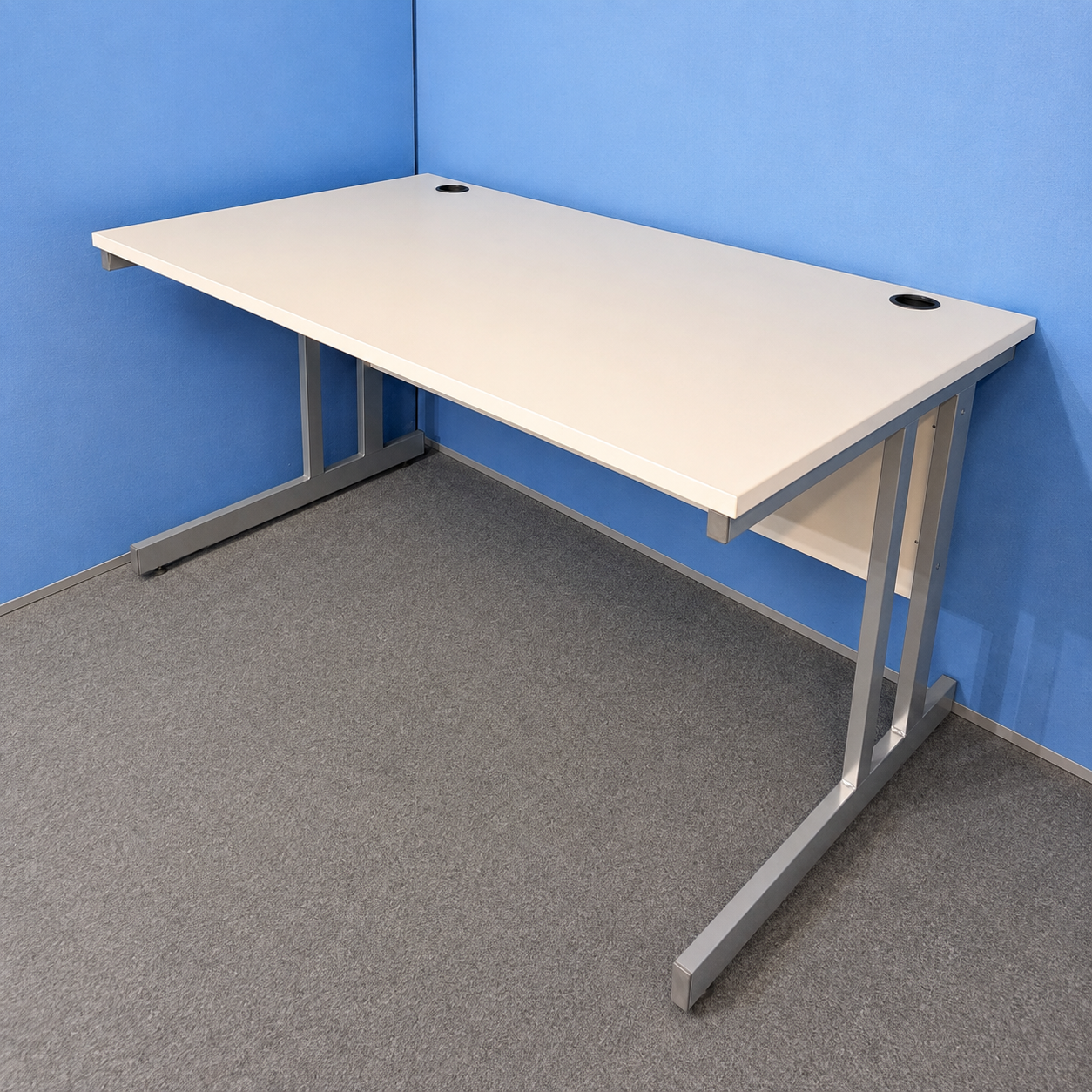 1400x800mm Straight Desk White (used)