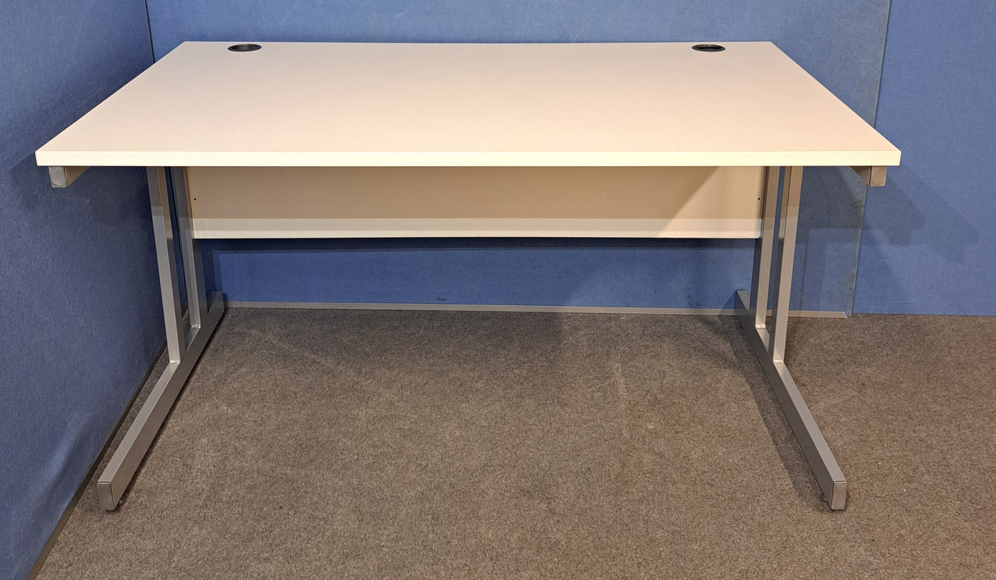 1400x800mm Straight Desk White (used)