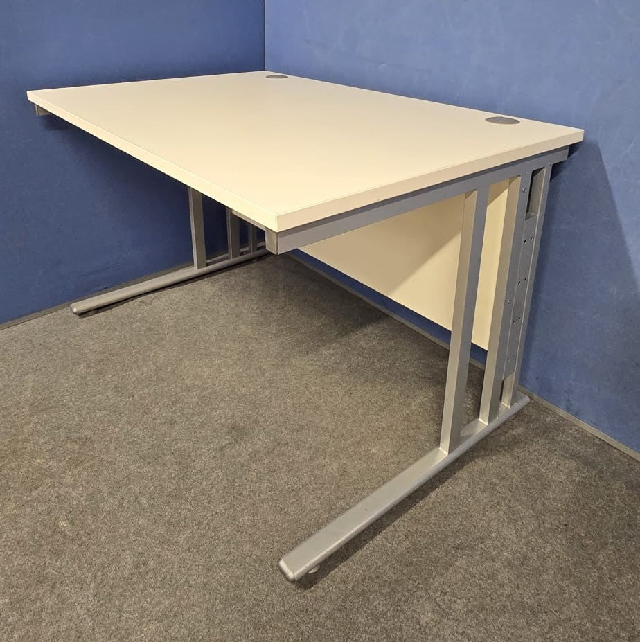 1400x800mm White Straight Office Desk (Used)