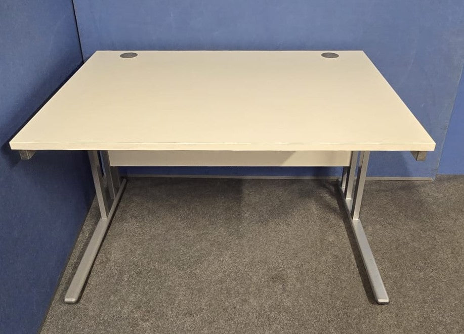 1400x800mm White Straight Office Desk (Used)