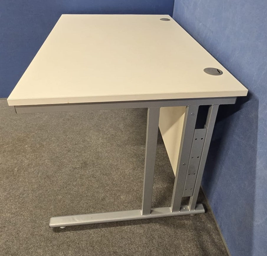 1400x800mm White Straight Office Desk (Used)