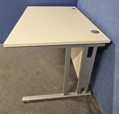 1400x800mm White Straight Office Desk (Used)