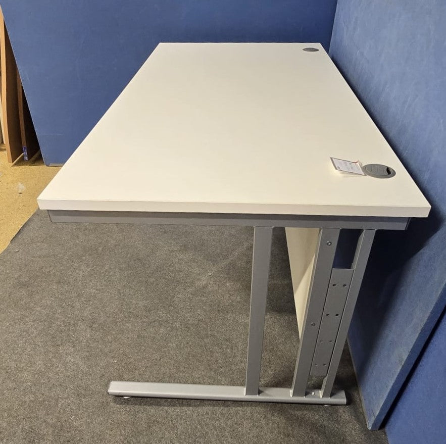 1600x800mm White Straight Office Desk (Used)