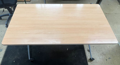 1400x800mm Fliptop Table Maple (used)