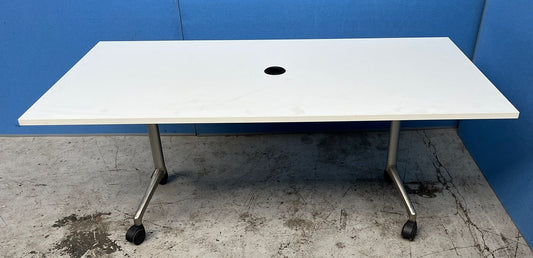 1800x900mm Fliptop Table White (used)