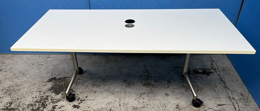 1800x900mm Fliptop Table White (used)