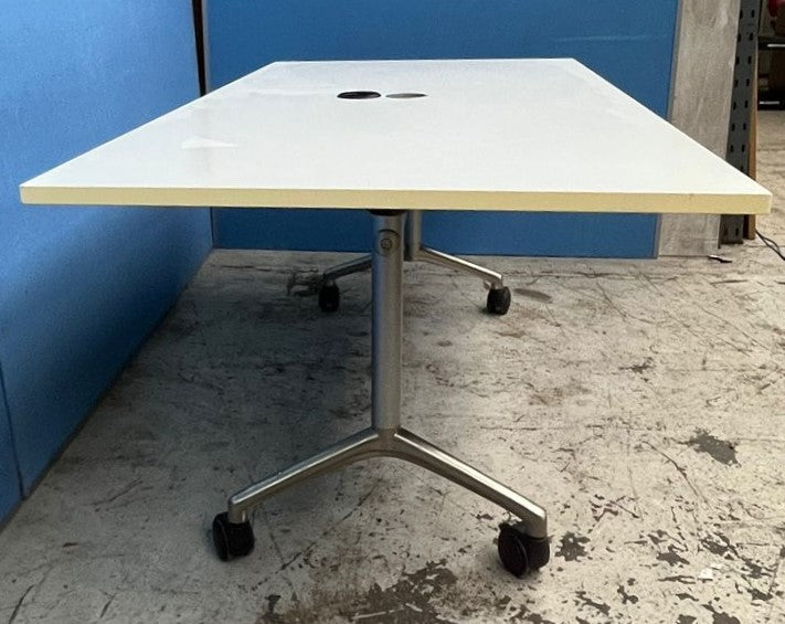 1800x900mm Fliptop Table White (used)