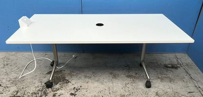 1800x900mm Fliptop Table White (used)