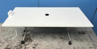 1800x900mm Fliptop Table White (used)