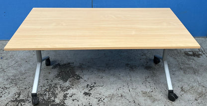 1600x800mm Fliptop Table Maple (used)