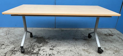 1600x800mm Fliptop Table Maple (used)