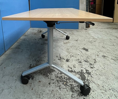 1600x800mm Fliptop Table Maple (used)