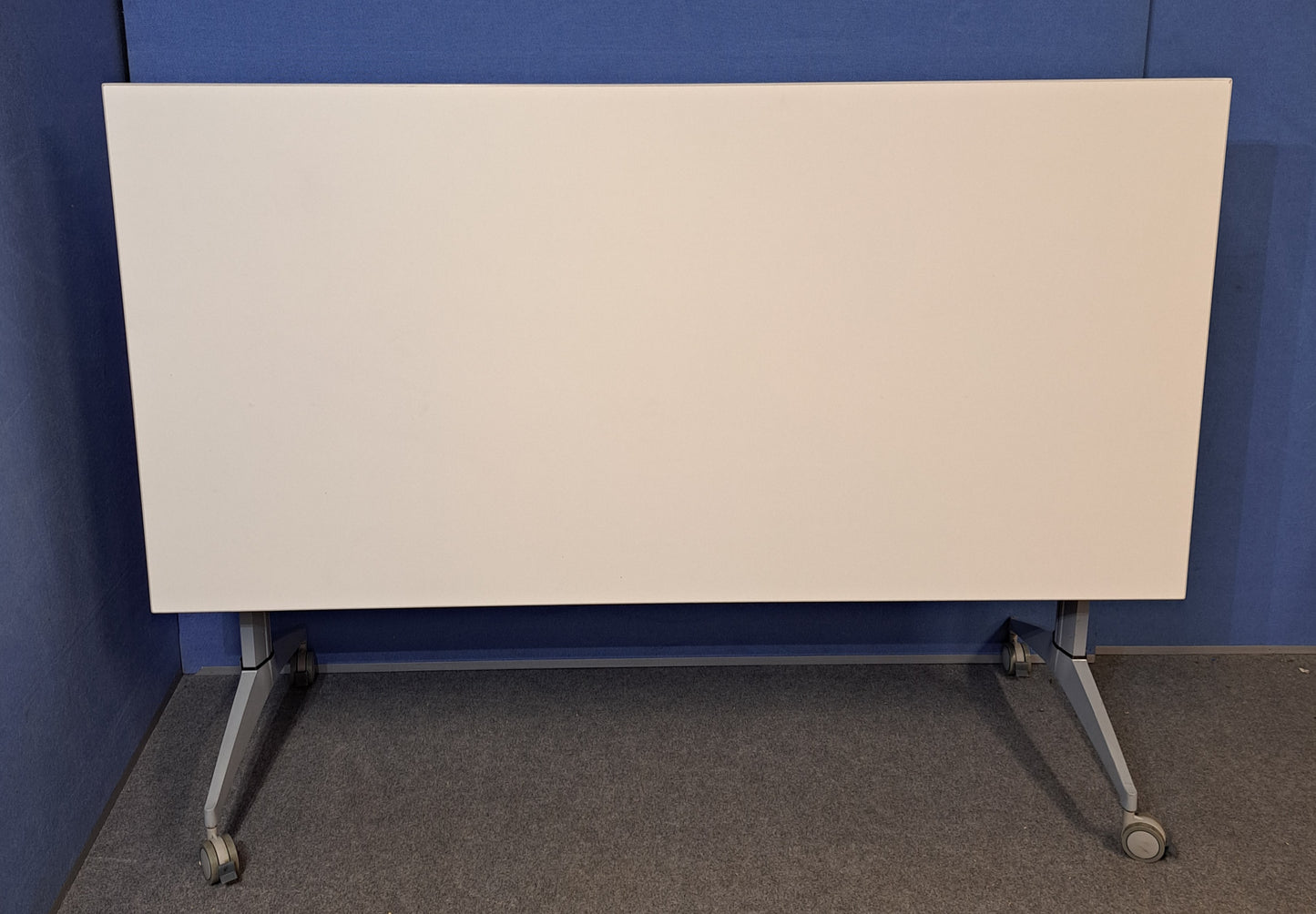 1600x800mm Fliptop Table on Locking Castors White (used)
