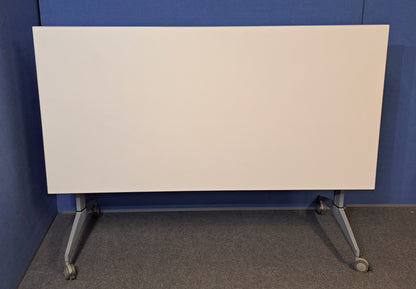 1600x800mm Fliptop Table on Locking Castors White (used)