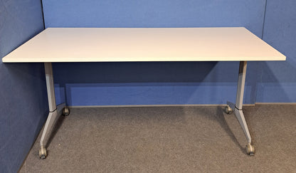 1600x800mm Fliptop Table on Locking Castors White (used)
