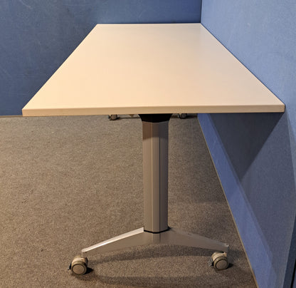 1600x800mm Fliptop Table on Locking Castors White (used)