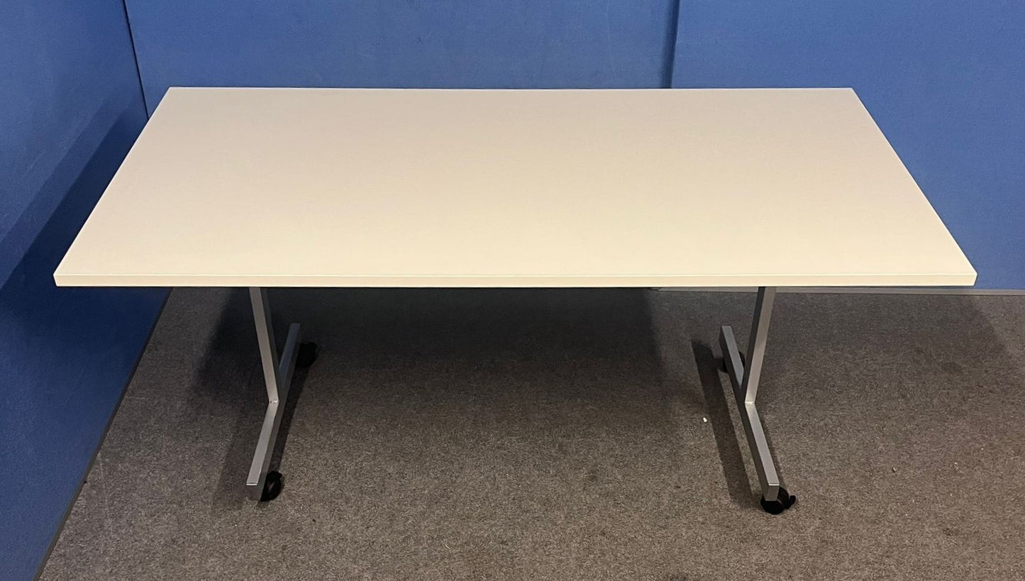 1600x800mm Fliptop Table White (used)