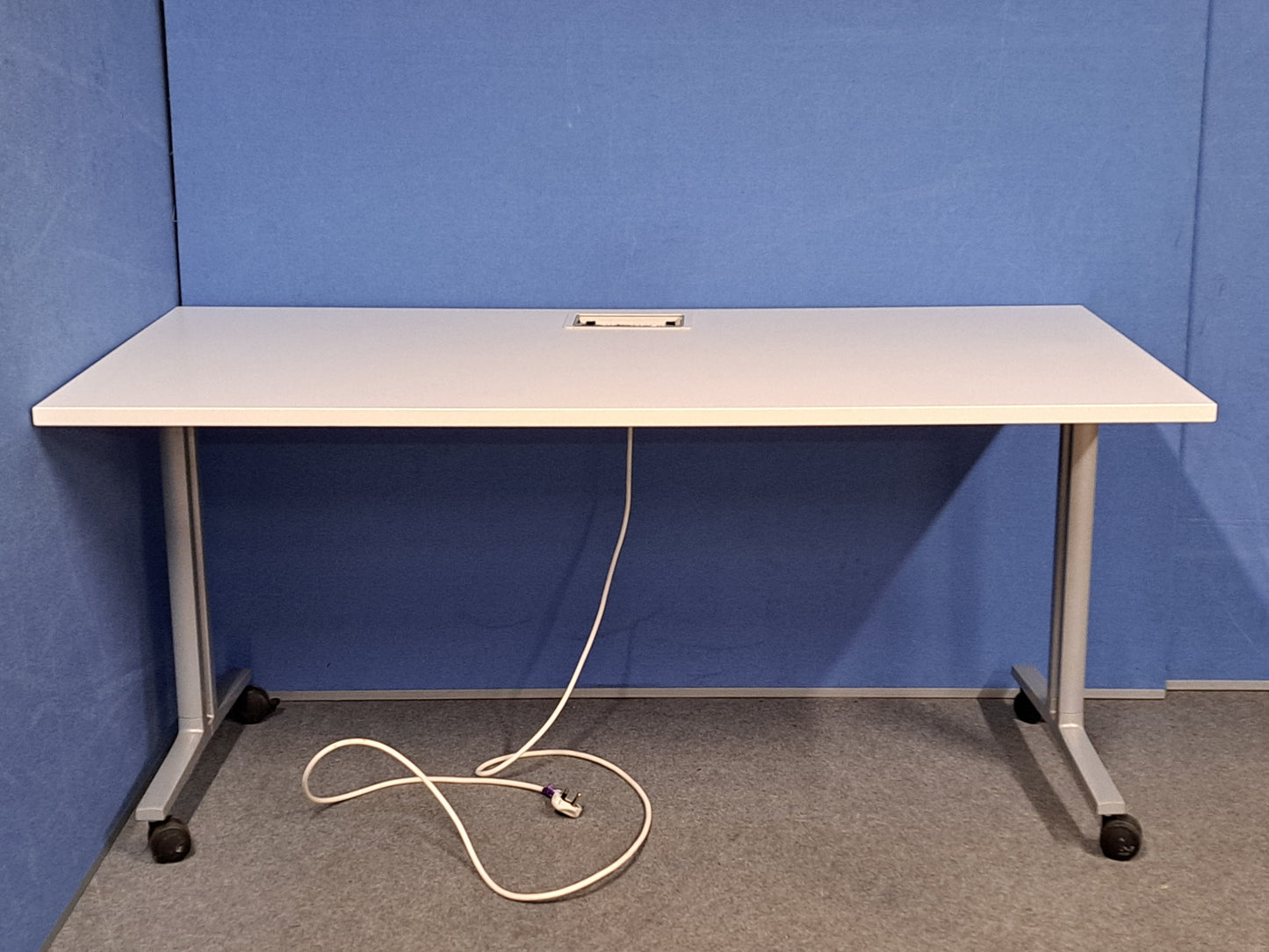 1600x800mm Fliptop Table White (used)