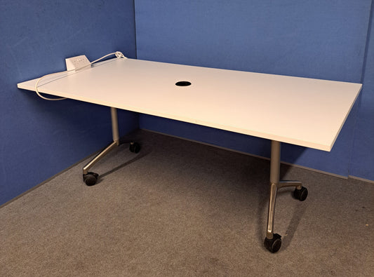 1600x900mm Fliptop Table White (used)