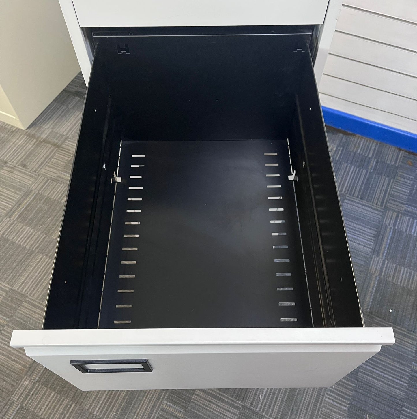 4 Drawer Steel Filing Cabinet Grey (used)
